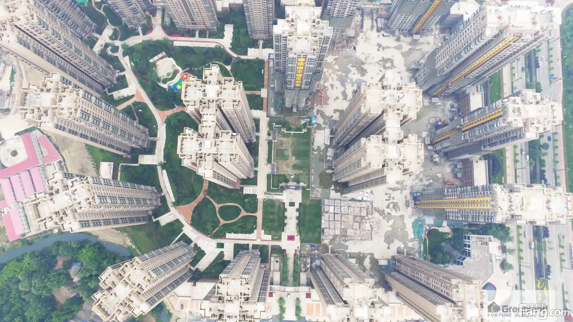 绿地成都绿地城3室2厅1卫东南朝向2100.00元/月出租