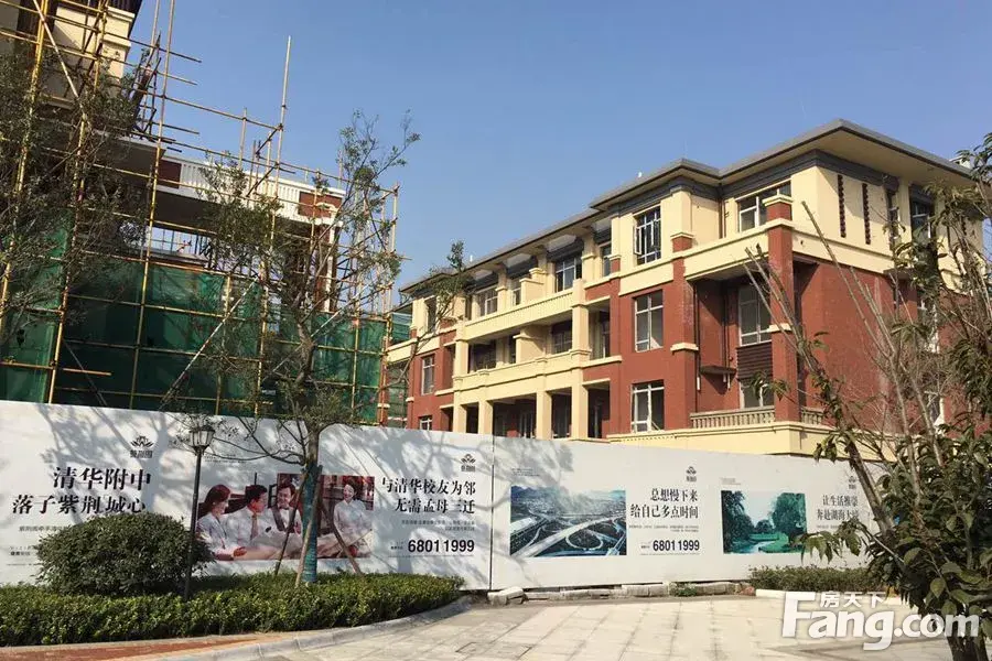 项目二期产品涵盖高层和别墅,叠拼建筑面积140平左右,联排建筑面积180
