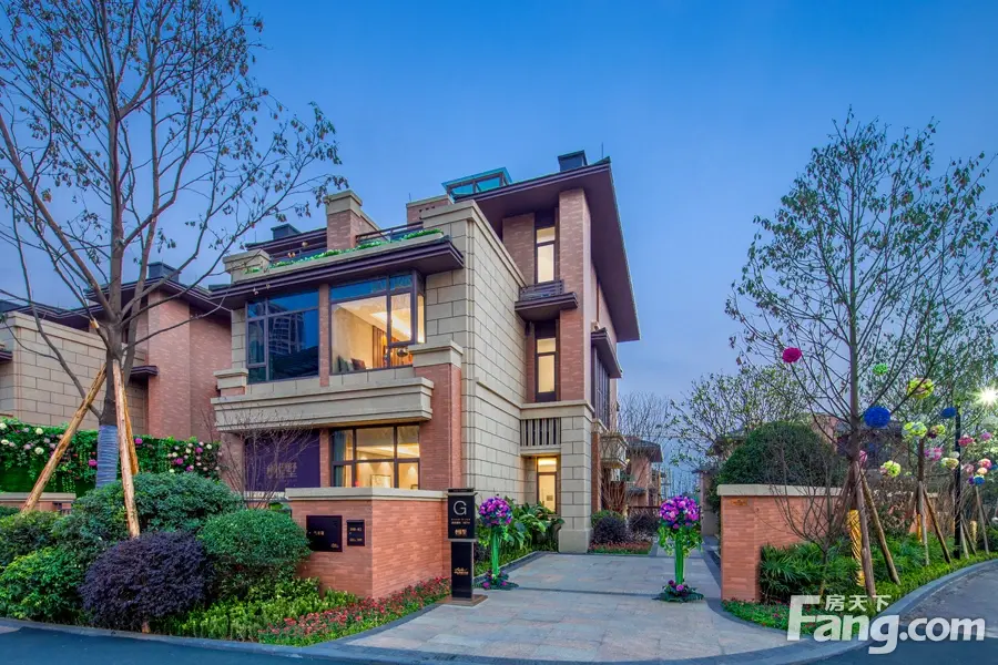 雅居乐花园3室2厅2卫东朝向2400.00元/月出租