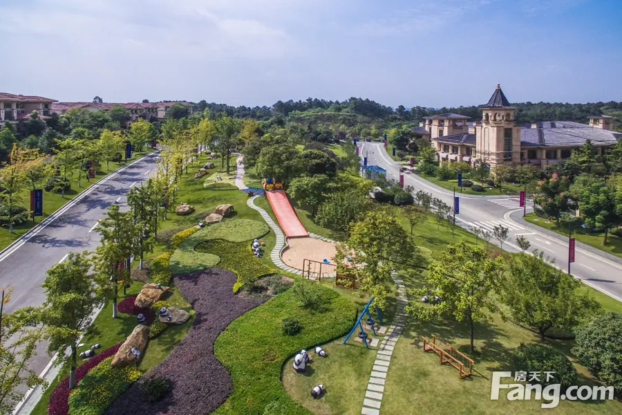 雅居乐花园3室1厅2卫南朝向2600.00元/月出租