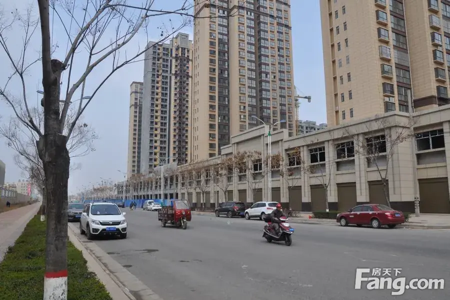 西邻富平名校 ,北邻富平县幼儿园