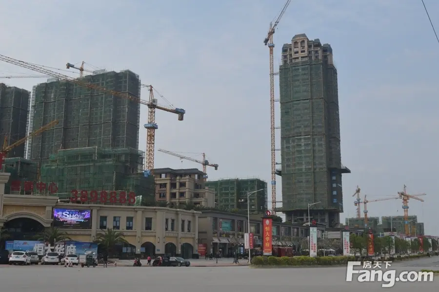 南宁恒大华府项目旁道路