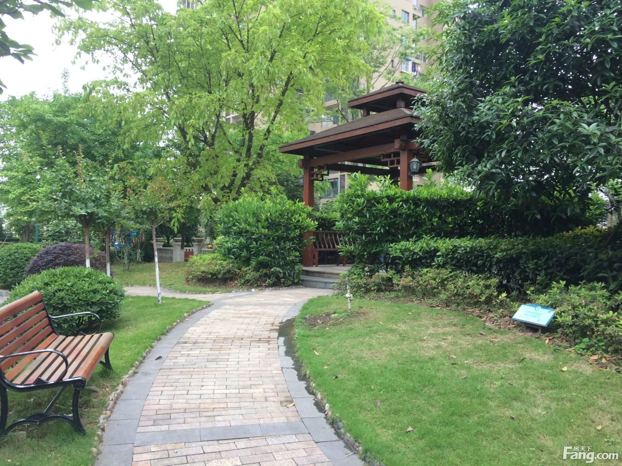 明发御景园3室1厅2卫南朝向2400.00元/月出租