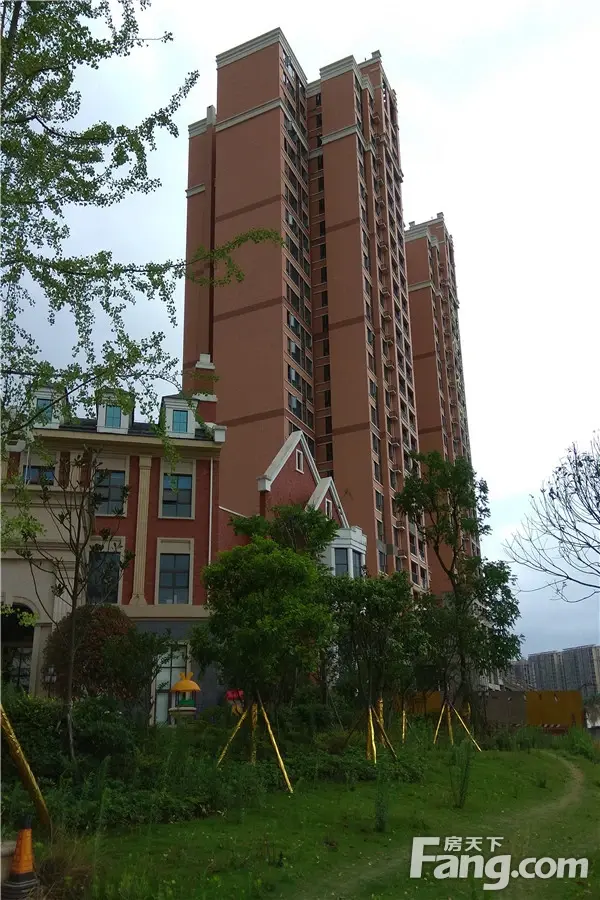 协信天骄城项目具体开盘时间及价格等信息待定,目前售楼部已亮相,可