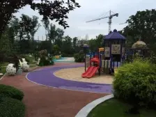 凡尔赛业主住家精装房,正看湖,视野好。