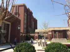 金地玺华邨精装联排别墅拎包入住,有天有地有花园,使用面积多!