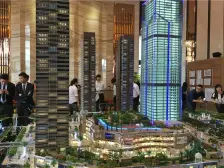 望河边公园 ,楼下地铁口 ,下一站是广州 ,旁边万达