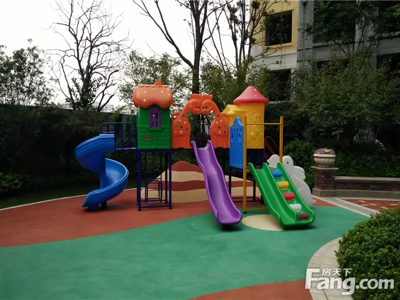 当代万国府moma实景图小区儿童活动场