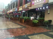 万达御湖公馆带空中花园,绿化环境优美。