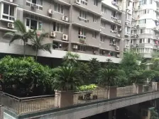 封闭式小区,小区环境好,交通便利,业主诚心出售