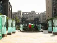 超大露台的房子,性价高。看房方便