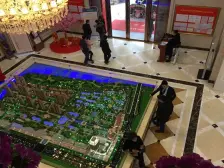 华强城地铁口中间楼层房东诚心出售精装修