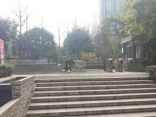 北城国际正规两房带外阳台,户型方正采光好居家方便。