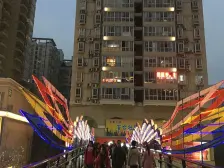 红旗河沟3/6号线 加州百合苑电梯四房 配套全拎包入住