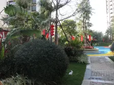 儿童公园旁,繁华地段精致两居室,业主诚心卖,包税