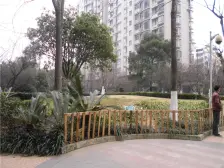 这是一套高层大宅,客厅大 阳台客厅餐厅贯通,确保人见人爱