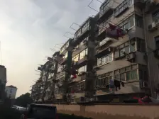 1楼带院子,小区位置佳,双地铁,地铁口100米