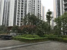带价值10万产权车位!装修花了22万,商圈轻轨100米