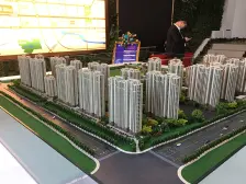 地铁口旁 中间楼层 视野好 采光无遮挡 看房方便