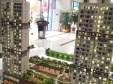 沃尔玛旁中楼层户型好,2房2卫实用率高