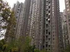 世纪中央城 南北通透,采光好 装修好,环镜优美 近地铁 视野好,诚心出售