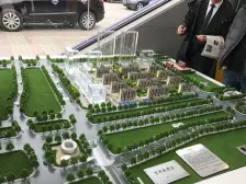 万科开发商精装修,上下两层高度都在2米多。