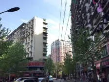 下半城难得的两室一厅,楼层不高出门就是滨江休闲广场