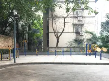 房子交通便利 享商圈的配套 装修保持好