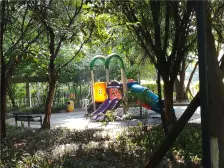 大顶跃。140平屋顶露台,价格带车位。