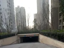 小区安静,精装3房双卫,2梯4户,拎包入住,轻轨房