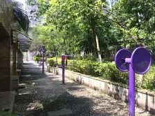 轻轨站旁边,总价低,配套成熟 。