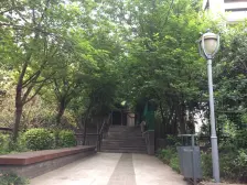 洋房精装修四房,拎包入住,看房方便,诚心出售