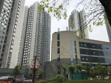 杨家坪商圈清水正规两房带有阳台 户型方正采光好