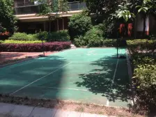 三轻轨围绕 洋房小区金科物业 门口农贸市场