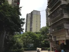杨家坪商圈旁,出门公交站。正规两房,住家安静