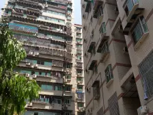 黄泥磅正规一室 轻轨站旁边 价格可谈