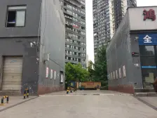 公园旁 少有的清水跃层二房 安心卖