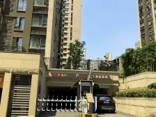 央企保利,成熟社区,装修保持不错,住家安静树景房。