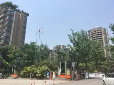 新牌坊三轻轨出行 万科物业 精装四房 两梯四户小高层