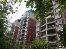 石桥铺轻轨旁精装3房拎包入住。