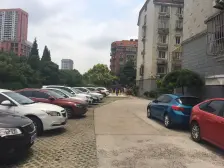 森大蒂花苑贴面砖3室2厅4楼南北互通的车库