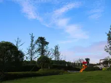 城际列车站旁,三环路口,小区旁有6大公园