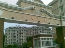 小区中心位置,不靠近马路,房型正气,得房率高