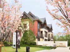 佘山地铁口,洋房顶楼复式,买一层有两层,有车位