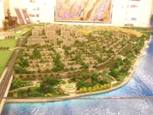 三房双卫,户型方正,朝小区中庭