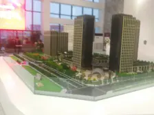 地铁4号线旁 楼下有菜市场 旁边有医院