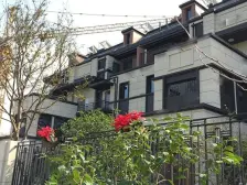 电梯通车库,进出方便,全南户型,精装修,地下室已装