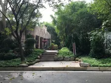 嘉和城温莎北郡靠近学校 靠近小区门口