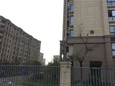 一楼带花园小洋房 诚心出售 价格可以谈