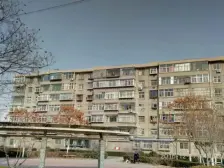 房子方正,户型好,房子面积大得多,采光好